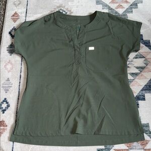 Green epic small scrub top